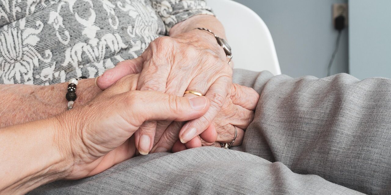Veranstaltungstipp: Webinar „Pflegende Angehörige zwischen Fürsorge und Erschöpfung: Wege zu Hilfe und Entlastung“
